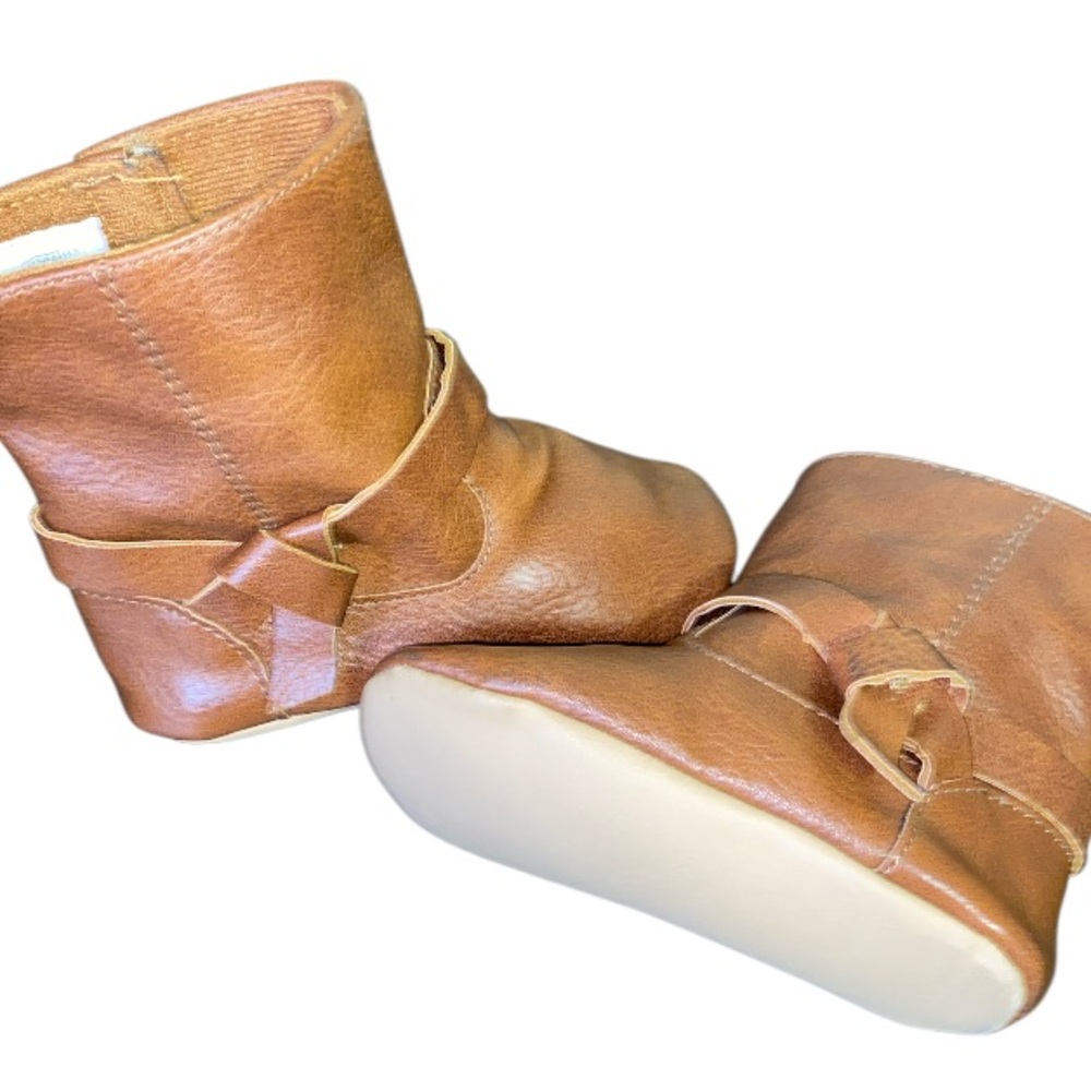 * Free w/purchase Old Navy • Faux leather • Velcro Closure • Infant • Baby Boots